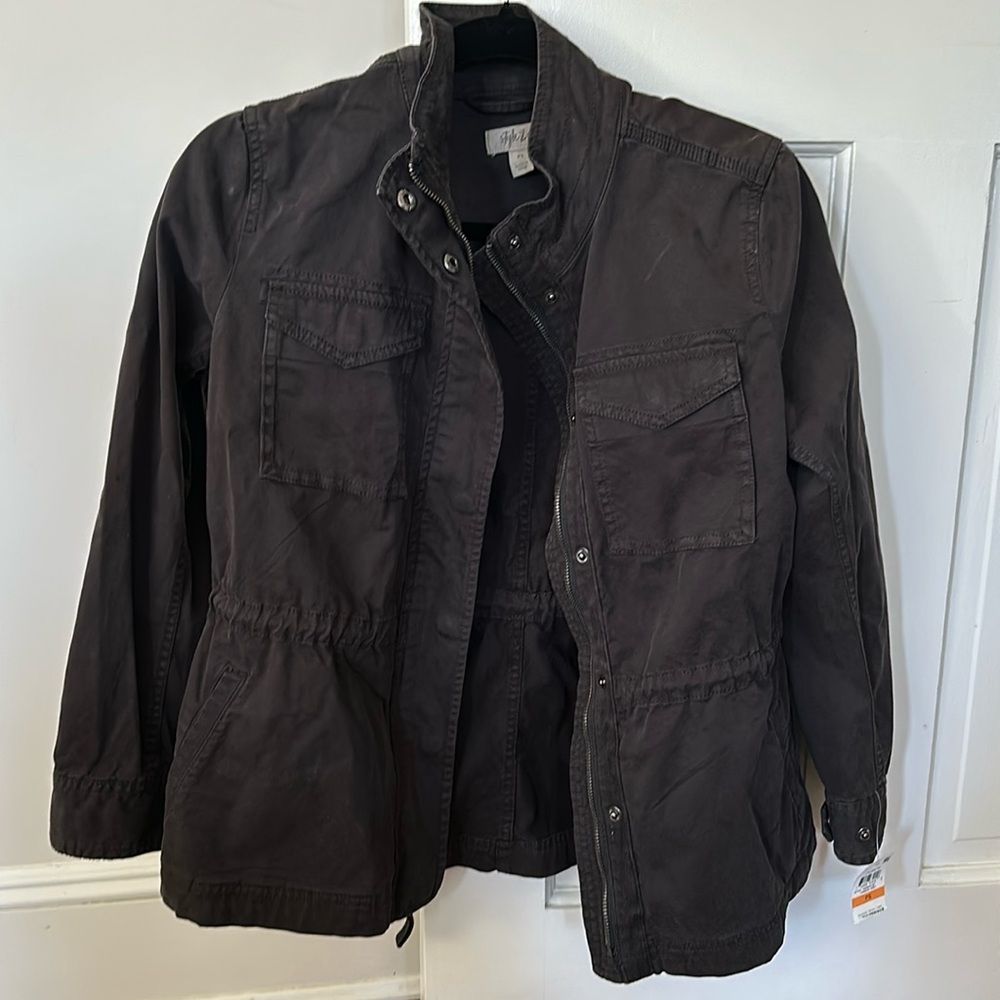 Never worn tags attached jacket
Petite small